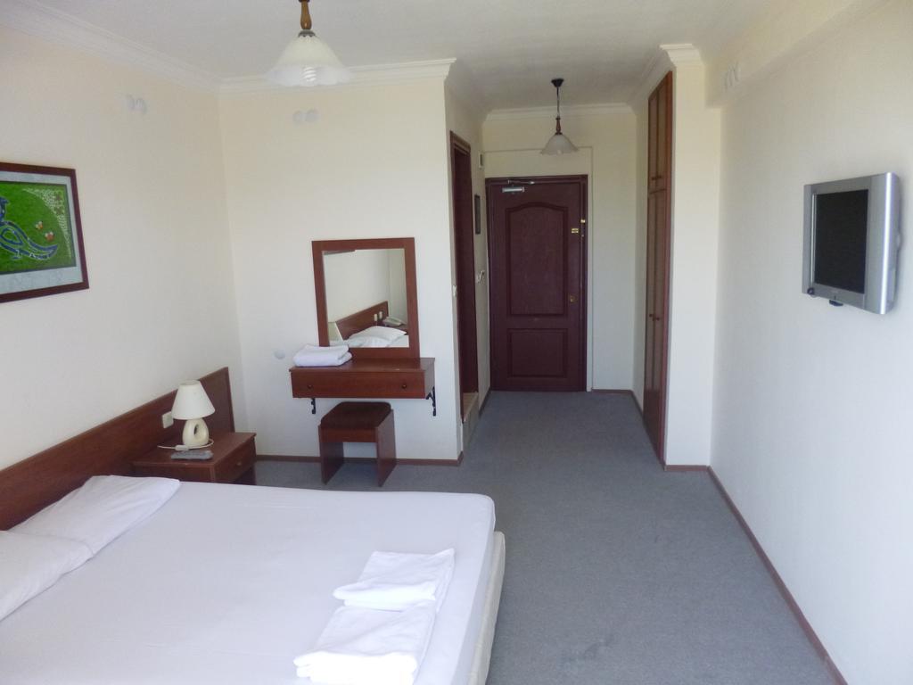 Albayrak Hotel Чесме Стая снимка