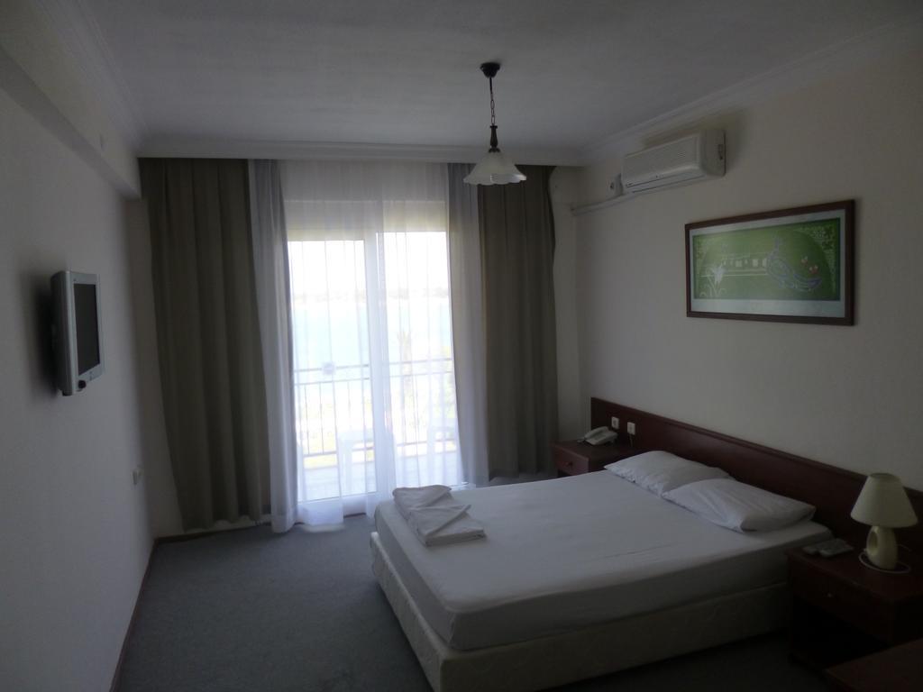 Albayrak Hotel Чесме Стая снимка
